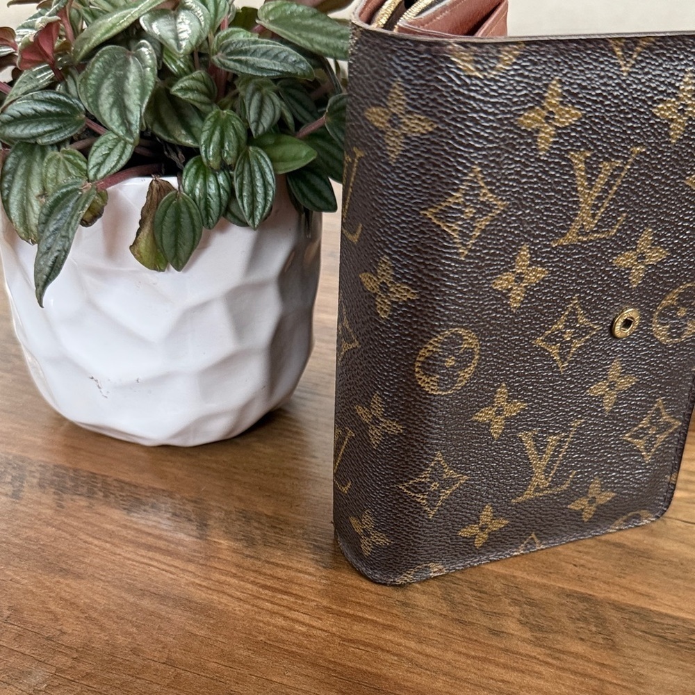 vintage Louis Vuitton Monogram Compact Zippé Wallet - Picture 14 of 16